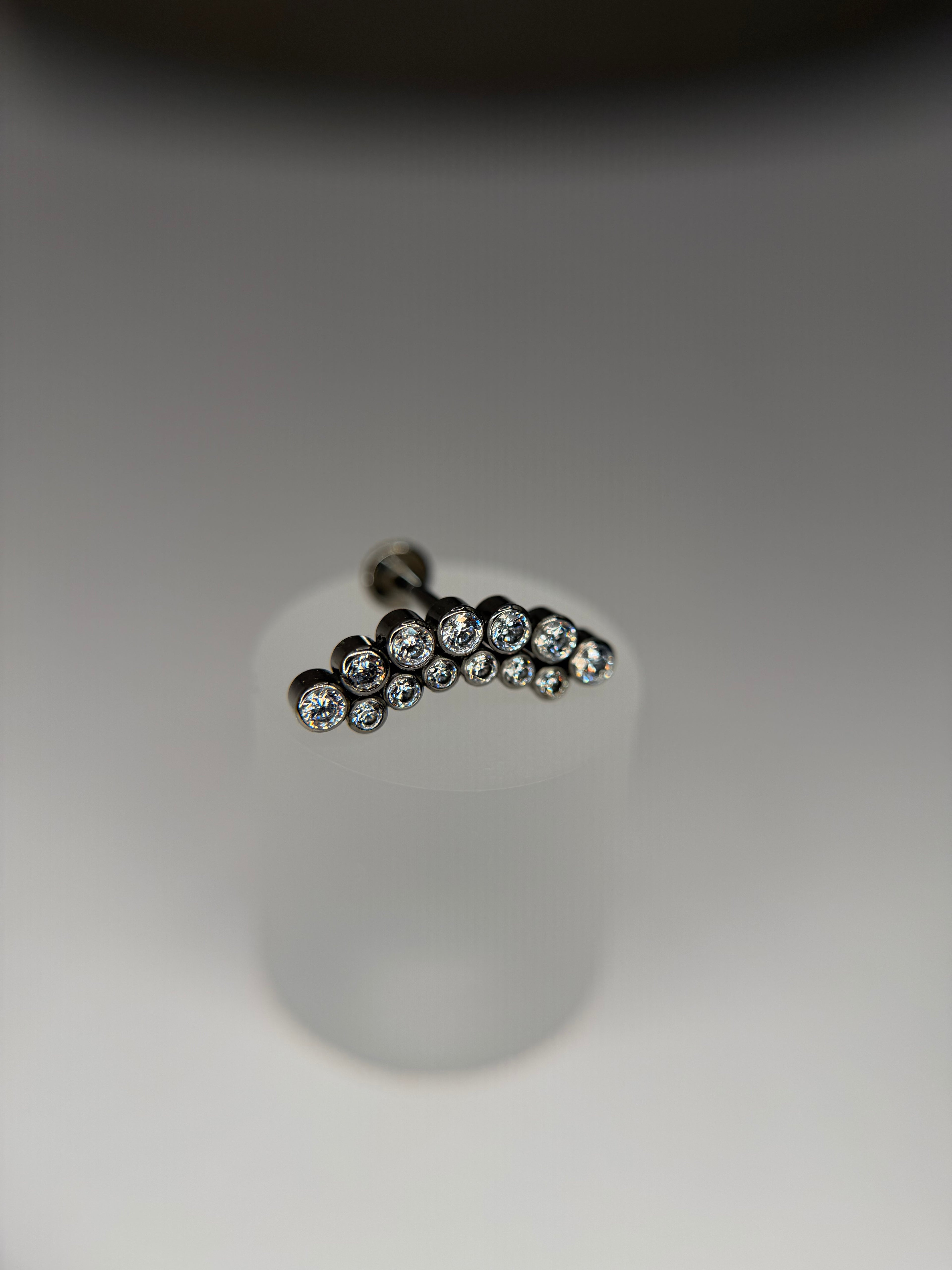 Labret Titanio cluster em arco