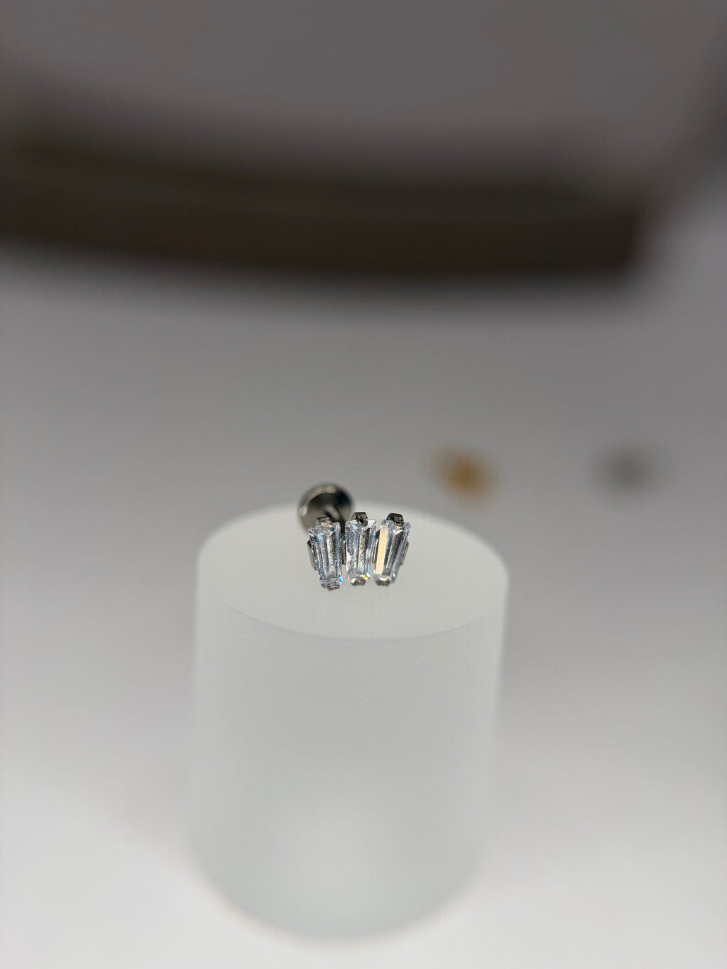 Labret cluster baguette