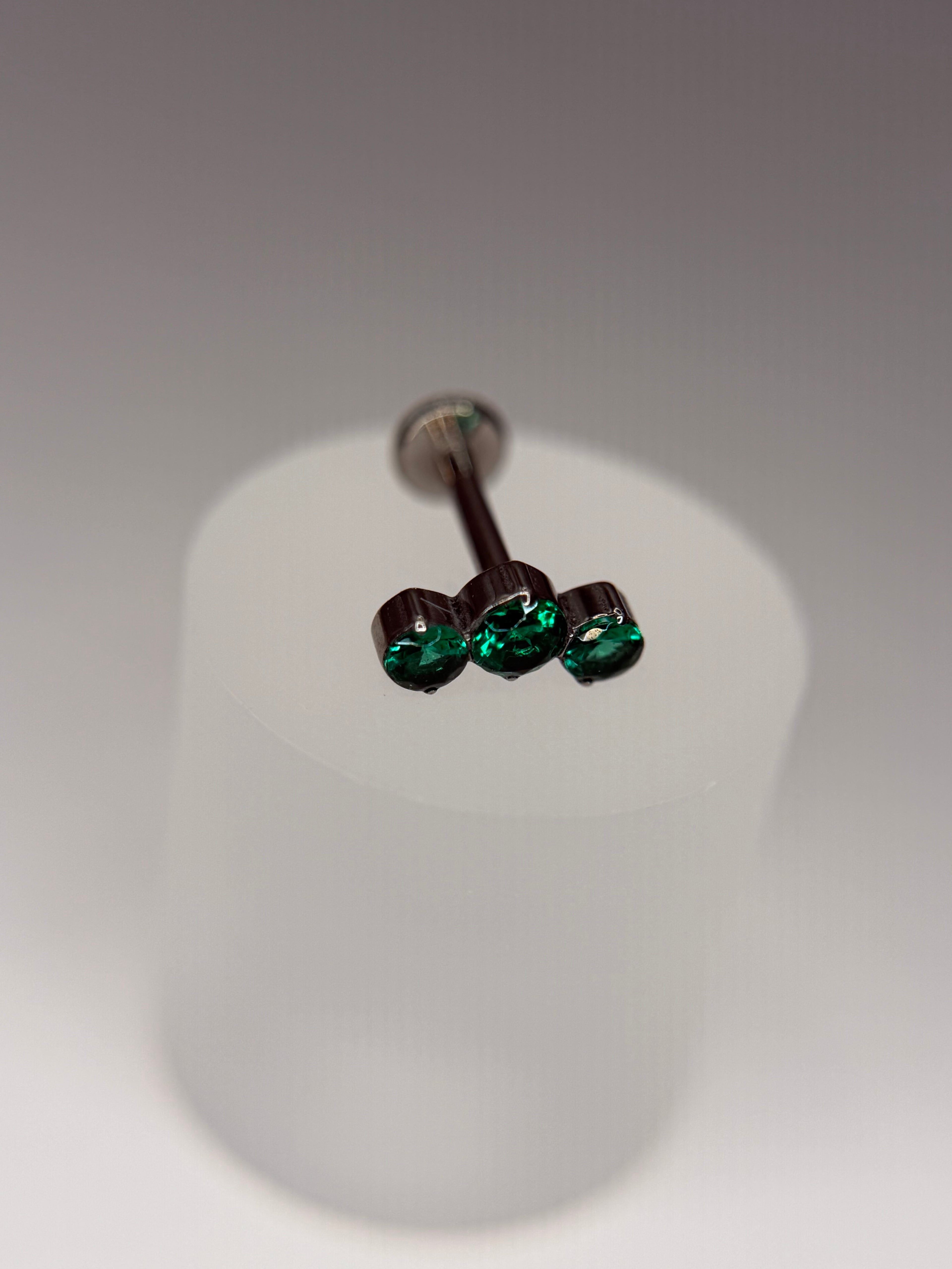 Labret Titanio Cluster 3 pedras