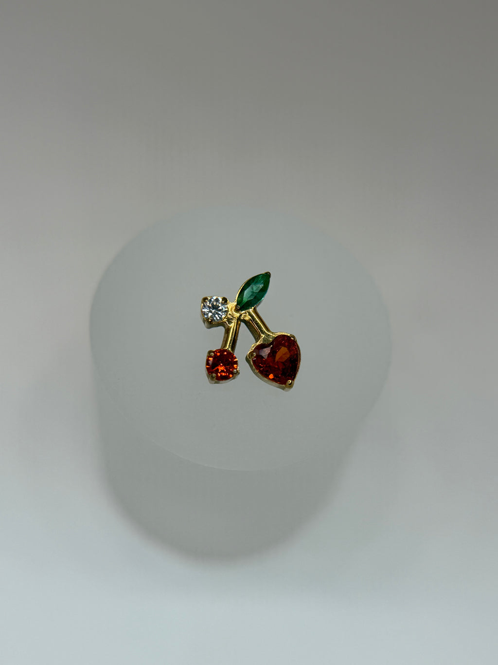 Labret Titânio Cereja cravejado