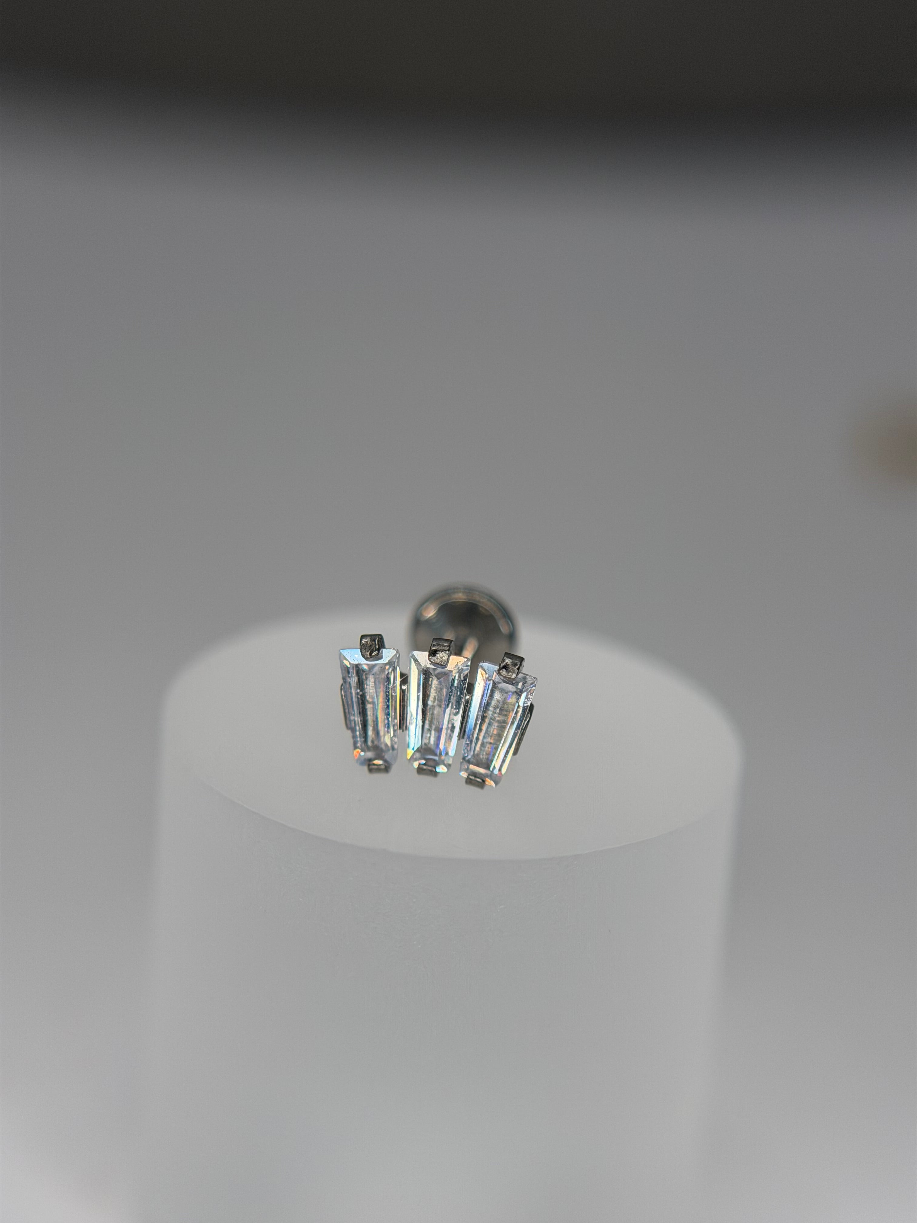 Labret cluster baguette
