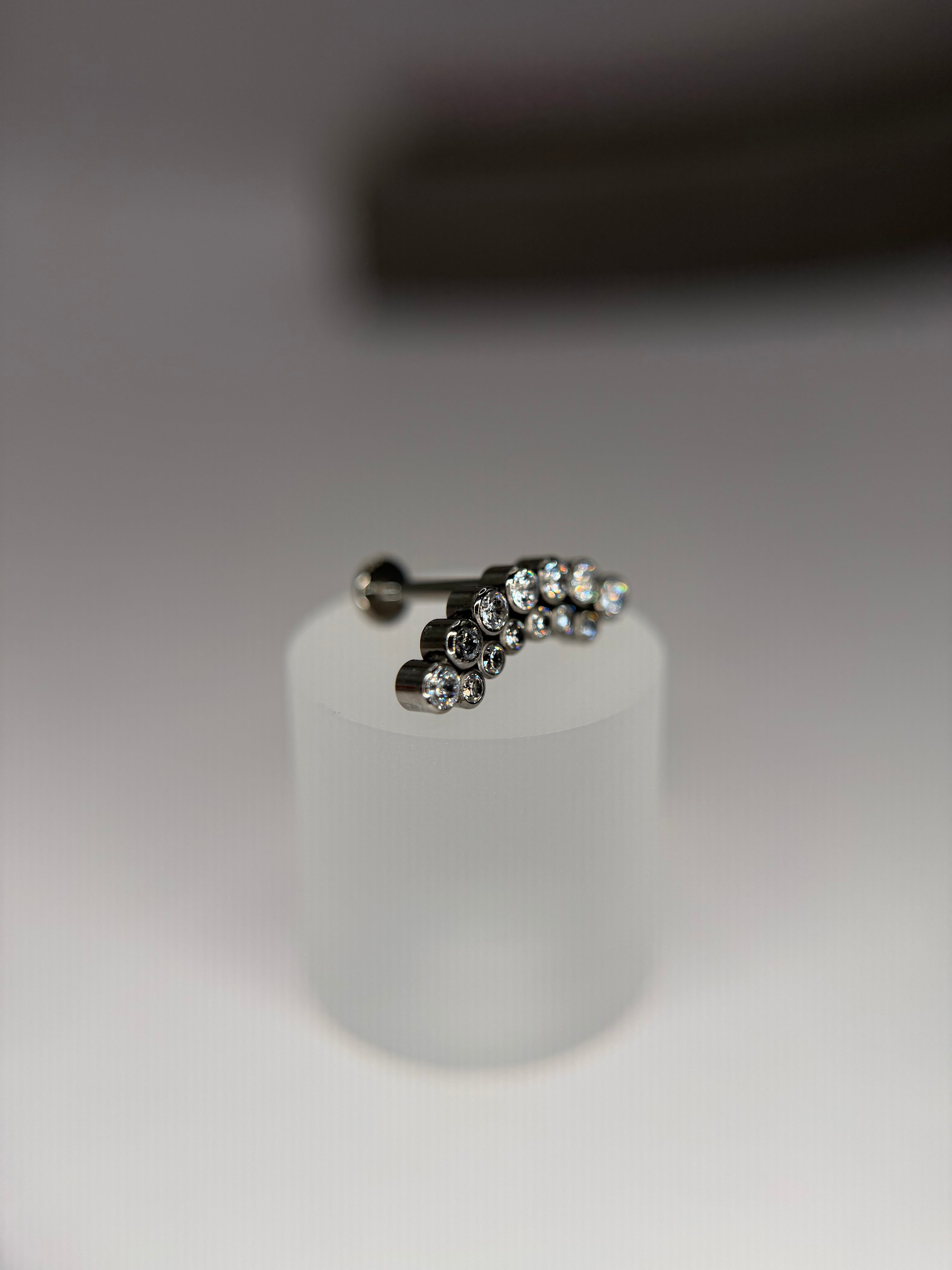Labret Titanio cluster em arco