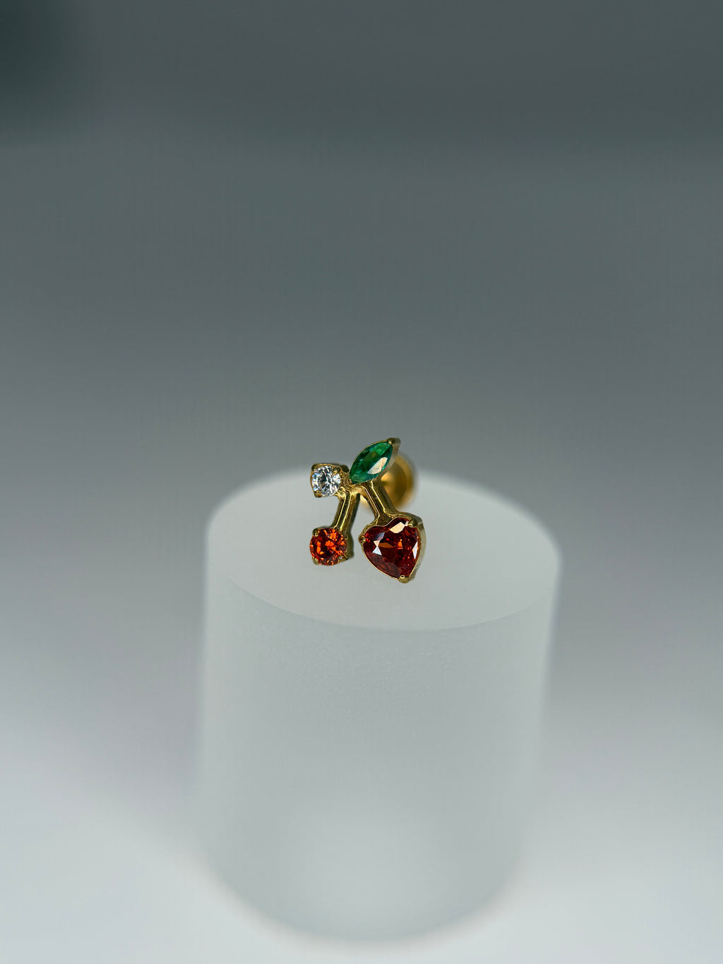 Labret Titânio Cereja cravejado