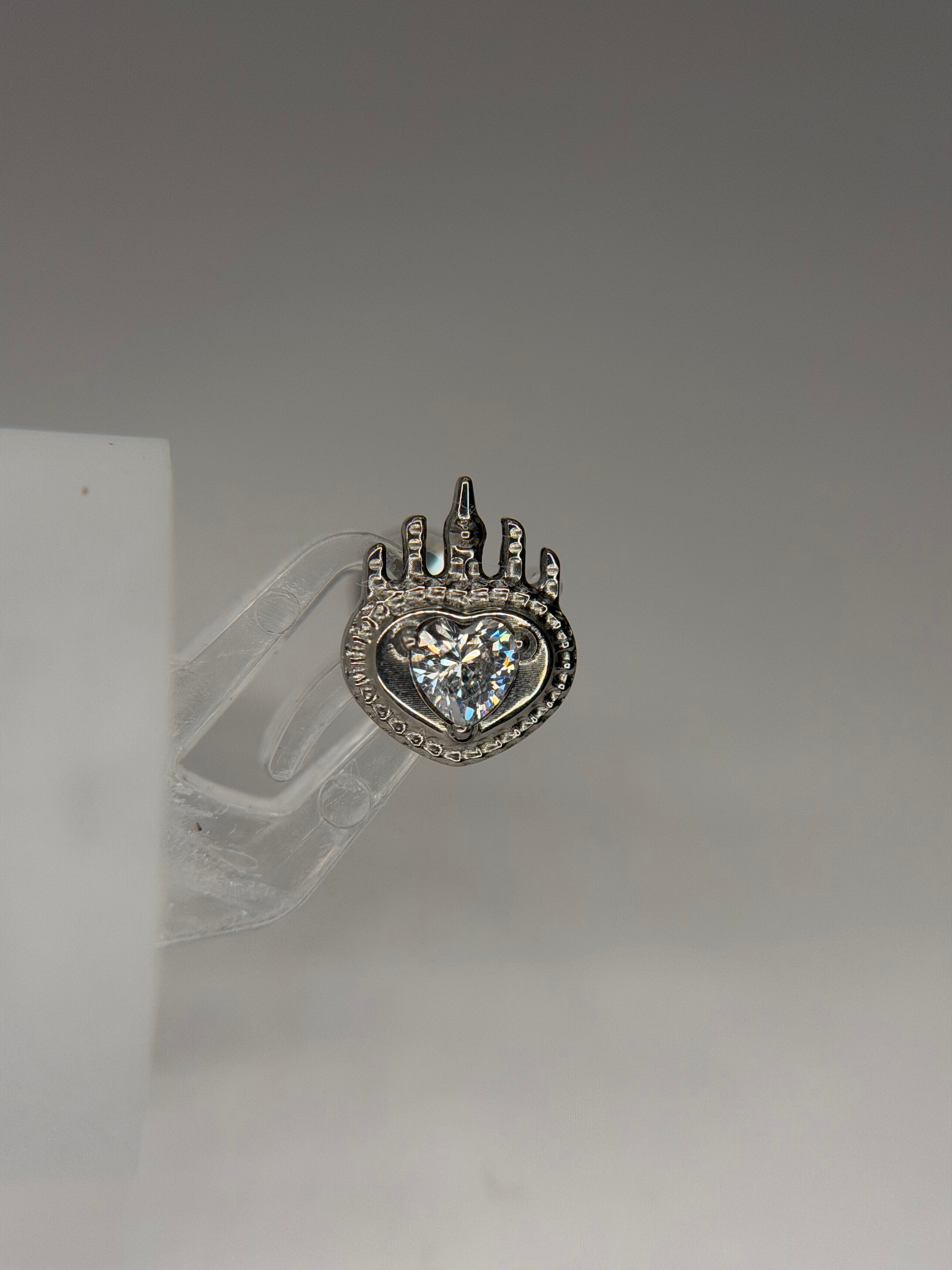 Labret coração cravejado chamas
