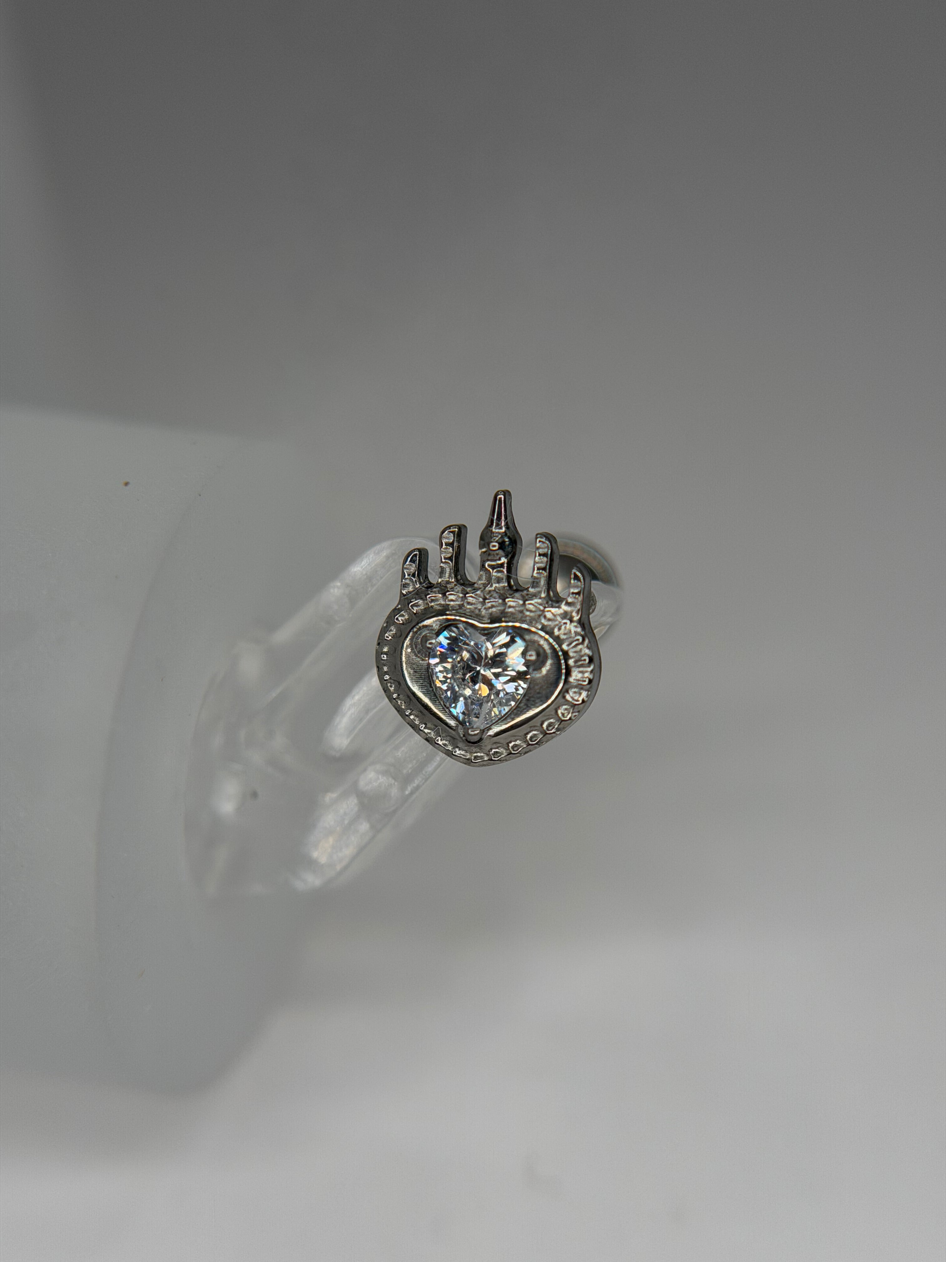 Labret coração cravejado chamas